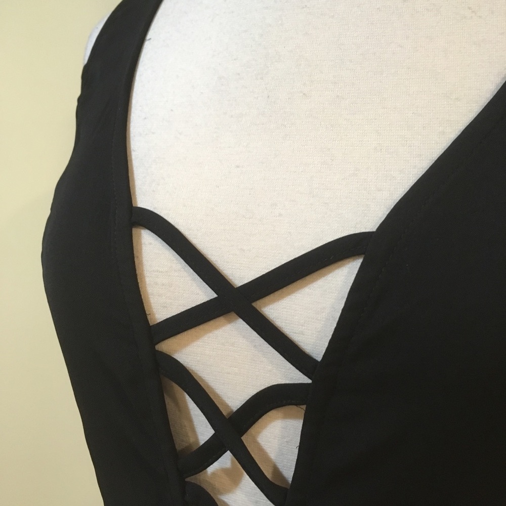 Backless Criss Cross Front Fit and Flare Romper - Picture 4 of 8